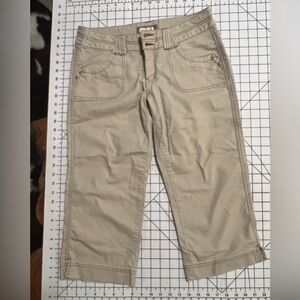 Maurices EUC khaki capri below knee pants 5/6